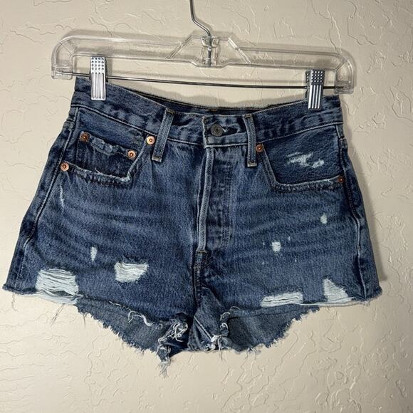 Levi’s 501 jean shorts distressed cut offs - Picture 7 of 7